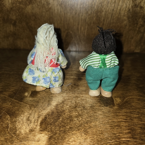 Lot of 2 Melissa & Doug Wooden Dollhouse Figures - Picture 2 of 3